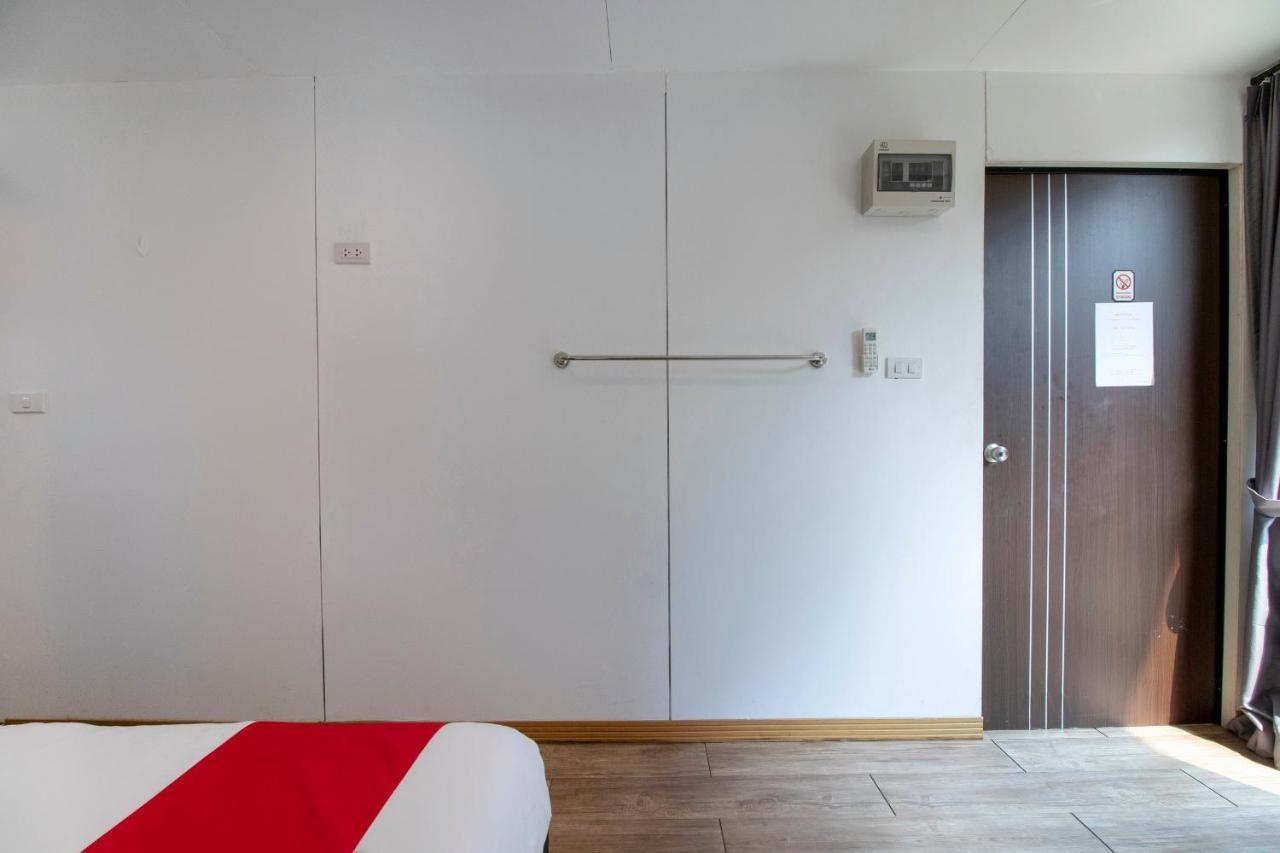 Oyo 673 Nice Sleep Box Hotel Chiang Mai Exteriör bild