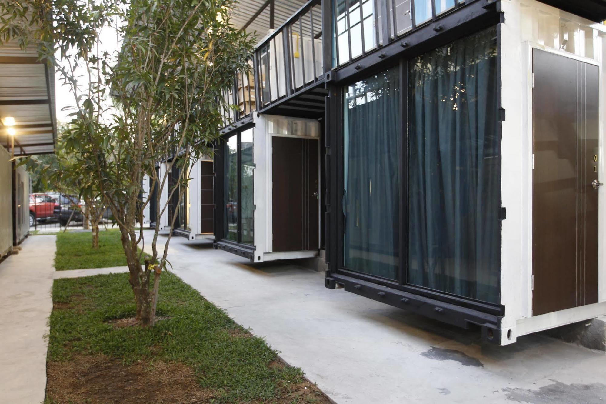Oyo 673 Nice Sleep Box Hotel Chiang Mai Exteriör bild