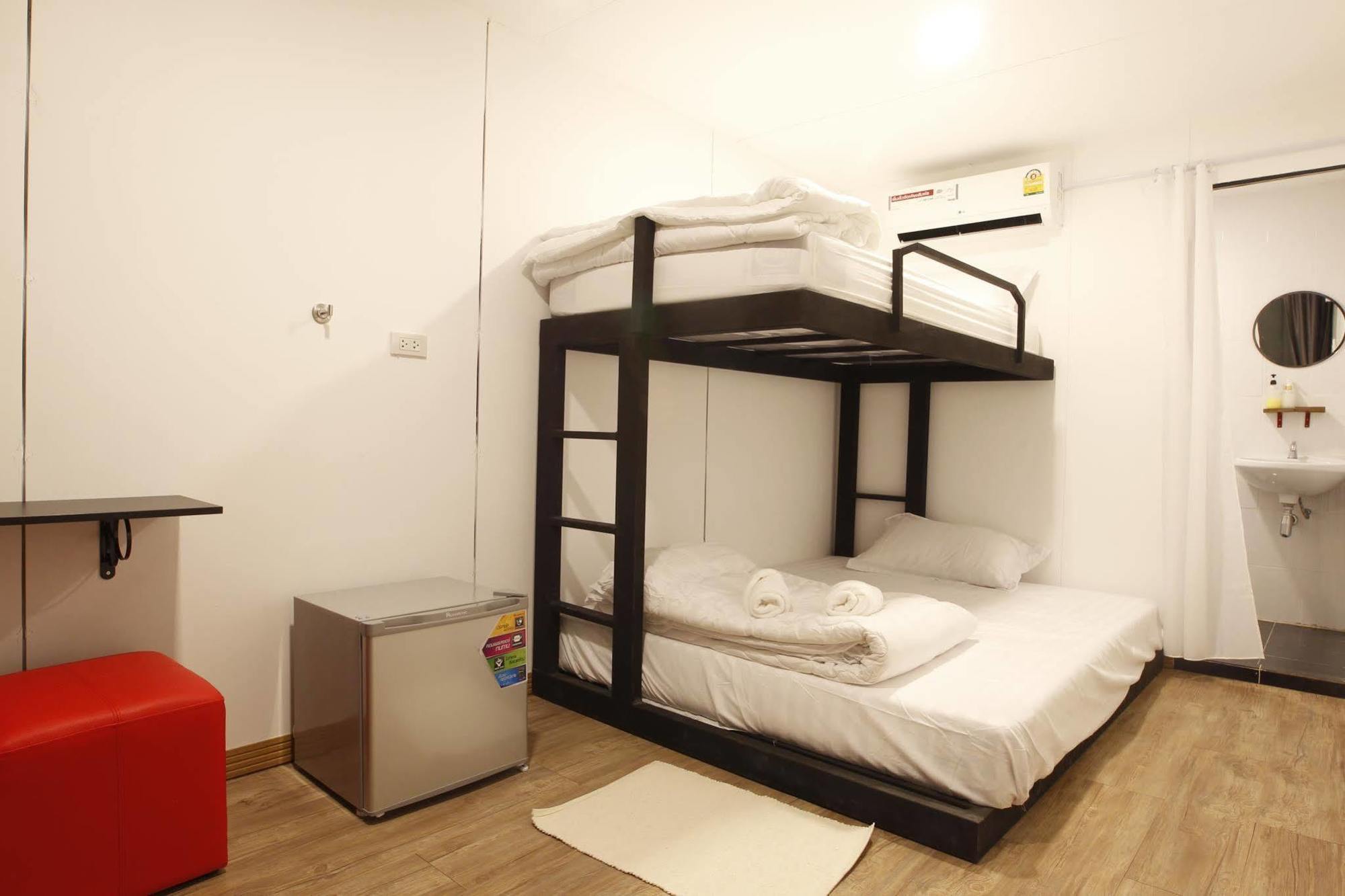 Oyo 673 Nice Sleep Box Hotel Chiang Mai Exteriör bild